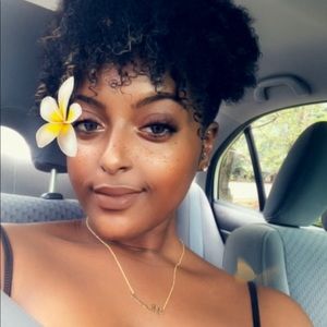 Meet your Posher, Monica